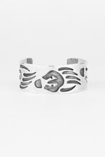 Load image into Gallery viewer, Bearclaw Vintage Overlay Cuff
